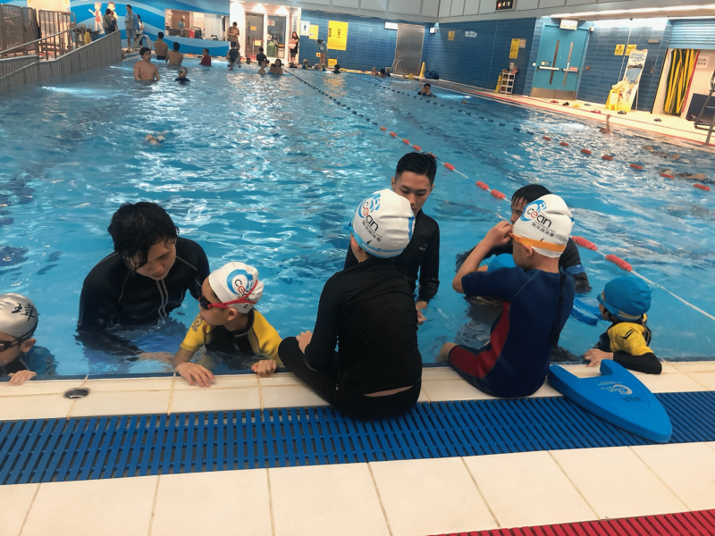 hk-swim-ocean-child149