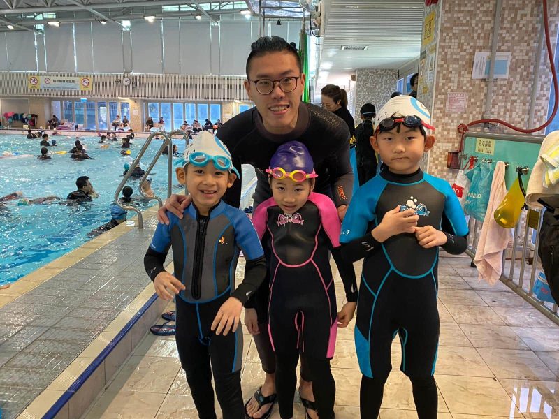 hk-swim-ocean-child201