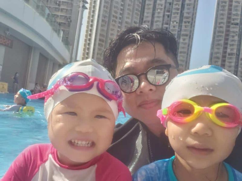 hk-swim-ocean-child204