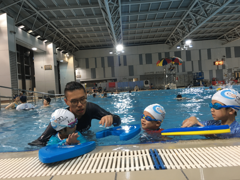 hk-swim-ocean-child2040