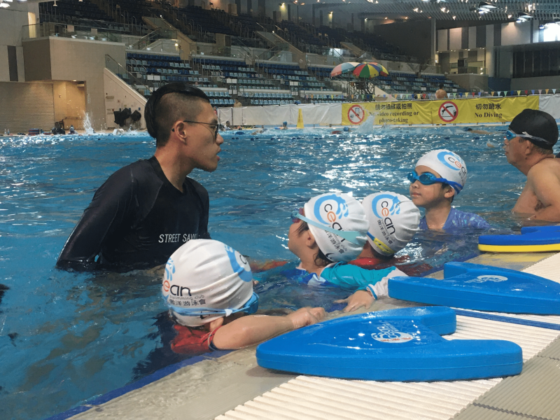 hk-swim-ocean-child2063