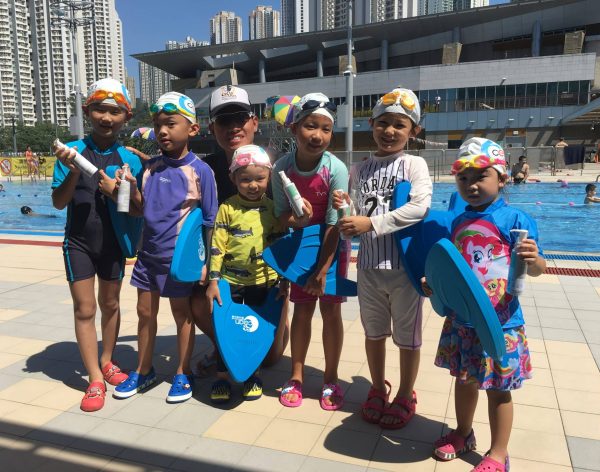 hk-swim-ocean-child3052